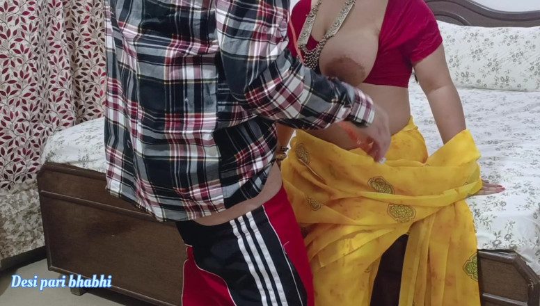 Desi Pari Bhabhi: Croitor fute femei indiene fierbinți la magazinul său. Videoclip audio...