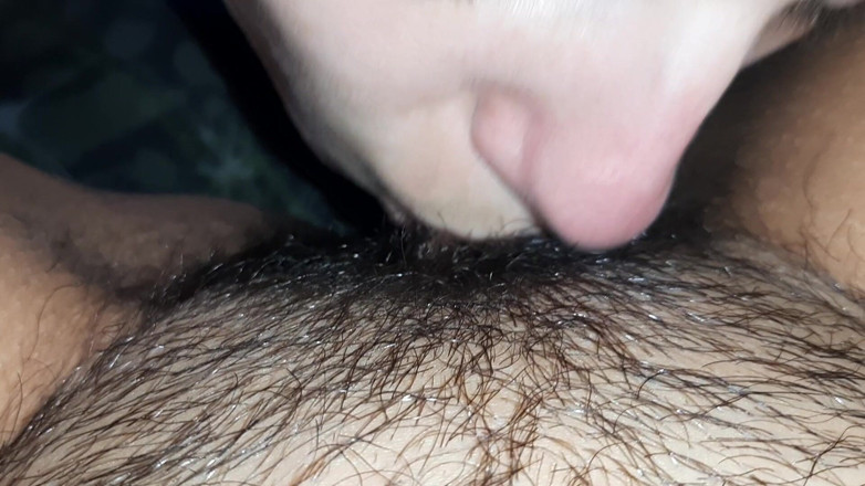 Lesbian-illusion: Kız arkadaşım kıllı amcığımı emiyor, ısırıyor, emiyor, yalıyor