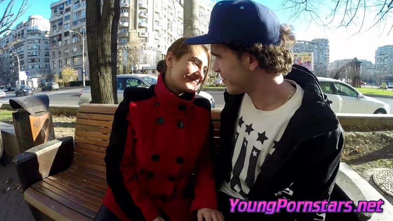 Young Pornstars: Пара зустрічається на вулиці і вирішує піти трахатися