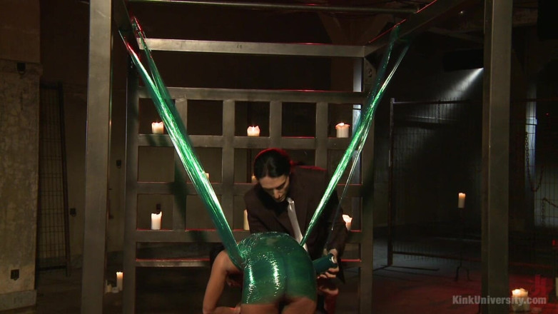 Kink University: Suspension d’emballage plastique