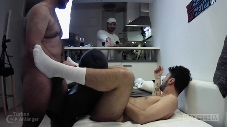 GAYheim: Duitse Arabische zonder condoom met zwarte leerling (actioncam)
