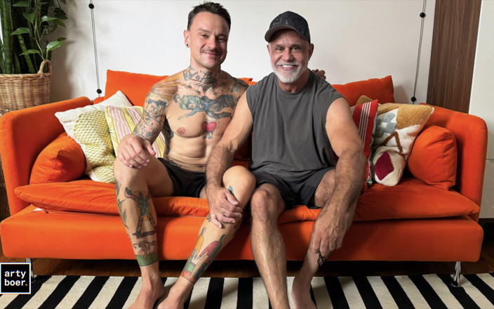 Arty Boer: Arty Boer et Muscledaddyxxx, massage remasterisé.