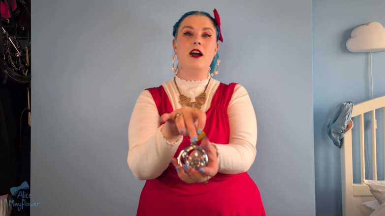 Alice_Mayflower_Scottish: Rękawiczki wampirów JOI i klatka dla Locktober - Solo Girl