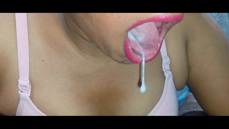Sexy_girl_nehu: Indická žena v domácnosti kouří mrdku v puse