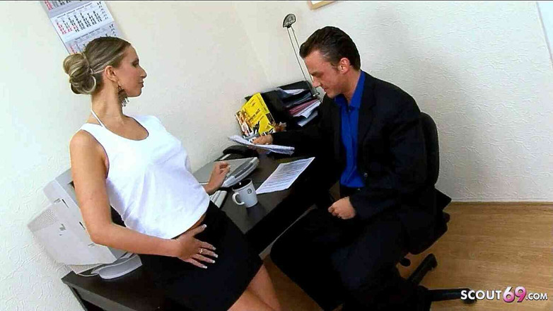 Full porn collection: Setiausaha MILF Mari Tegaskan, Jadi Bos Mengongkeknya Di Pejabat Untuk...