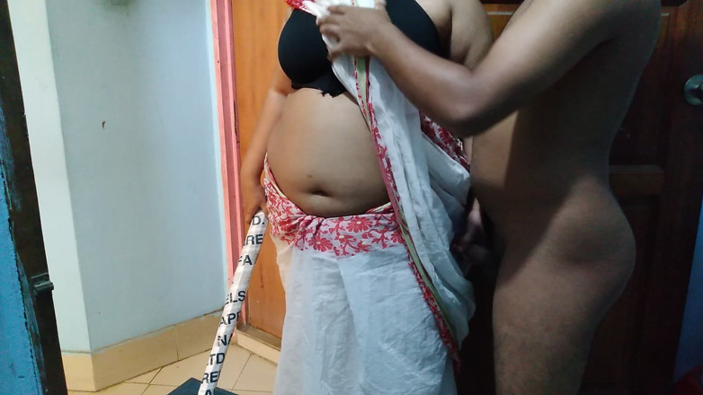 Aria Mia: Tía caliente asiática con un gran culo me ayuda a...