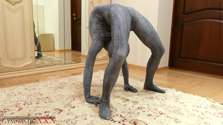 Gymnastic: Rainha da contorção em macacão de spandex