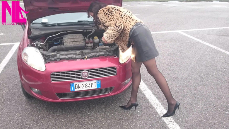 Nyllady: Une conduite sexy et rapide dans des pompes noires brevetées...