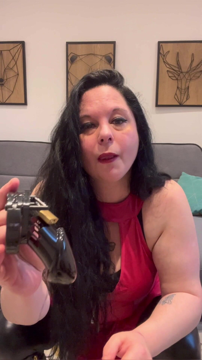 Maitresse Clara: Conditionné À Être En Cage De Chasteté