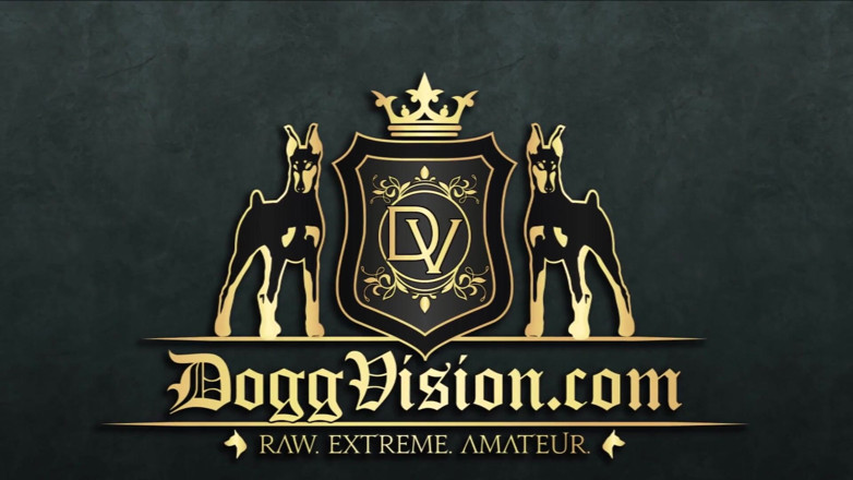 DoggVision: Гілфа з великою дупою кінчає на sybian-машину