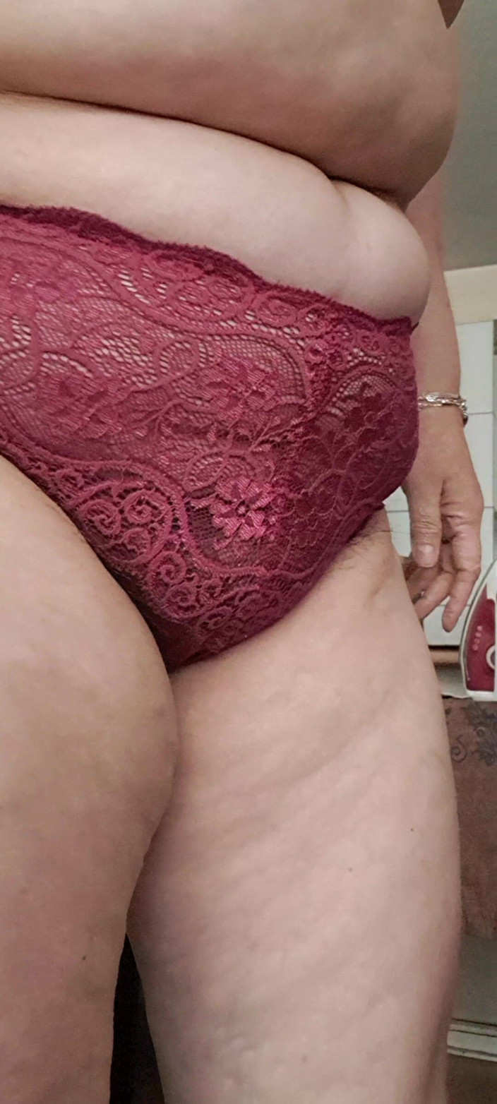Mommy big hairy pussy: 큰 팬티를 입은 밀프 다림질