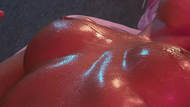 Monster Cocks: Cazzo gigante per una bella troia