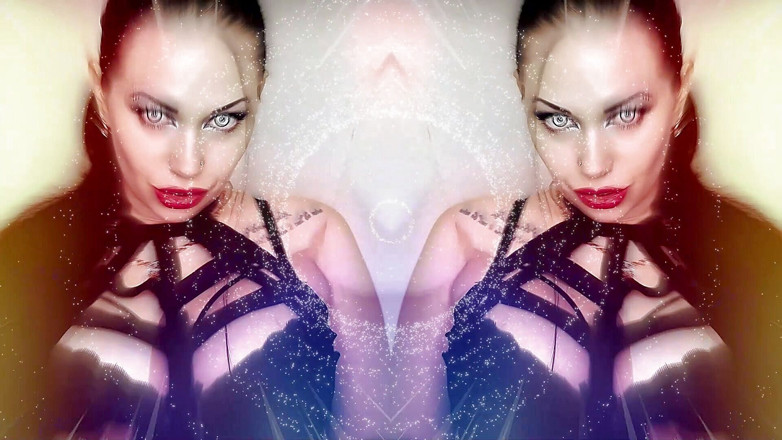 Goddess Misha Goldy: ASMR fascinant și contact vizual! Buzele mele vor pătrunde chiar în mintea...