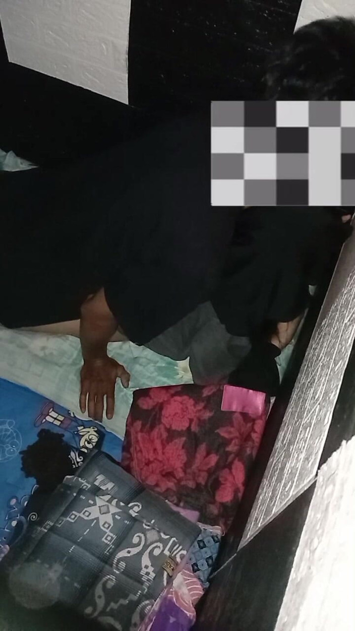 Famly sex: The Ass of a Hijab Asian Woman She Screams and...
