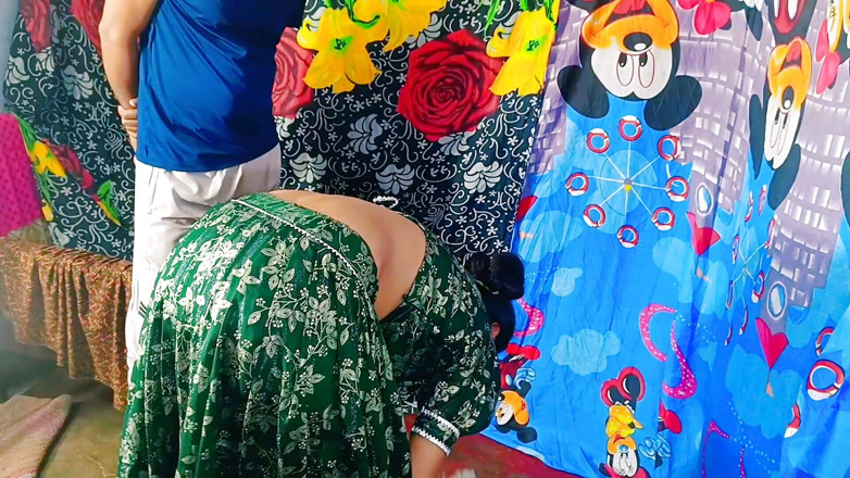 Rakul008: Нова Сапна Бхабхі мачуха, зять таємно спостерігав, прийшов і почав її трахати