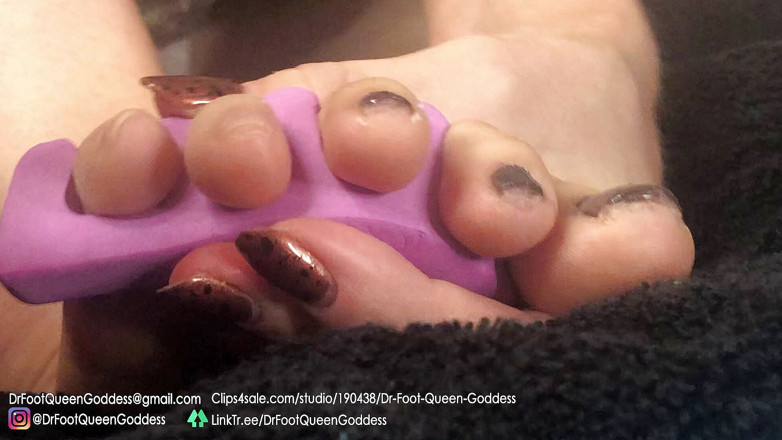 Dr. Foot Queen Goddess: Tırnak boyama (gri) bölüm 3