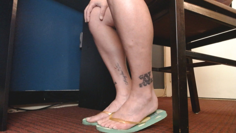 Abby Anna: Kursi bermain sepatu sandal mint dan yellow flip
