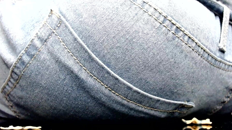 Maeling: Une petite colonie se fait défoncer dans un jean et étouffer...