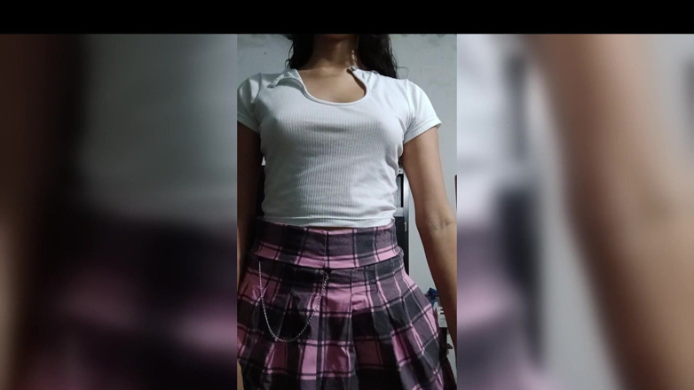 HomemadeTeenhot18: Teens18+ надсилає вчителю відео своїх цицьок, щоб він міг передати її до наступного уроку