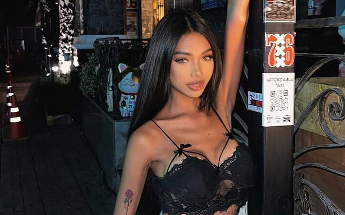 Arda Fennec Ladyboy: Milk Ladyboy dał mi długi zmysłowy lodzik