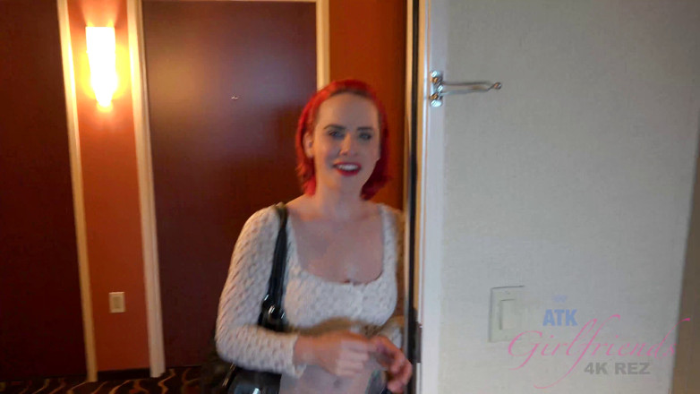 ATK Fans (Girlfriends): Appuntamento virtuale sega / pompino / footjob con Katie St. Ives 1/1