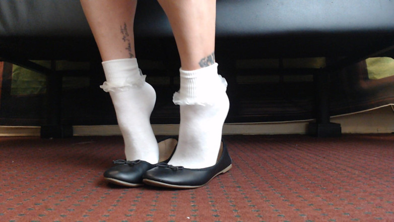 Abby Anna: Dainty ruffled socks ballet flats