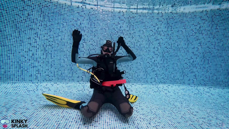 UKCuteGirl Lucy Lauren: Scuba färdigheter träning under vattnet