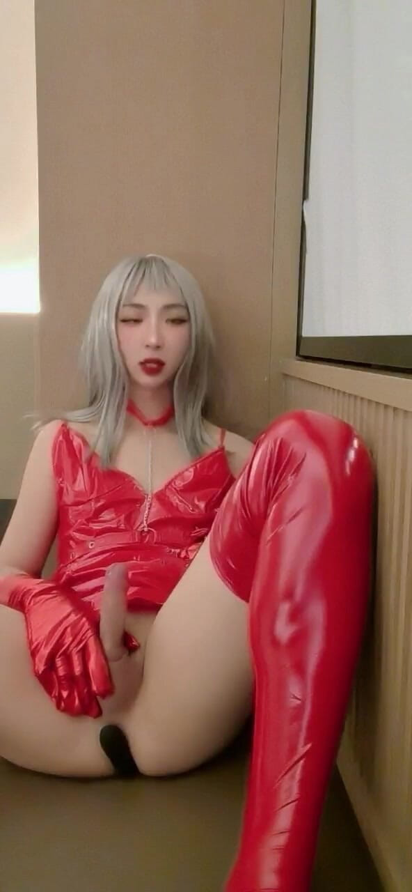 CD_XiXiouo: Cea mai sexy transsexuală chineză care se masturbează, i-ai suge...