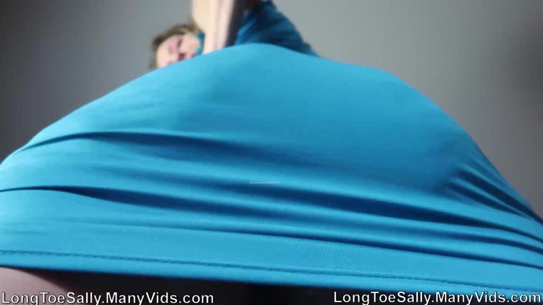 Long Toe Sally Big Buns: Kurviger weißer schwanz