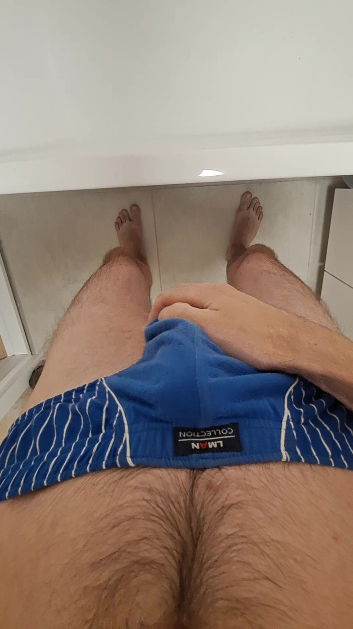 Younger_94: Il figliastro si masturba la matrigna