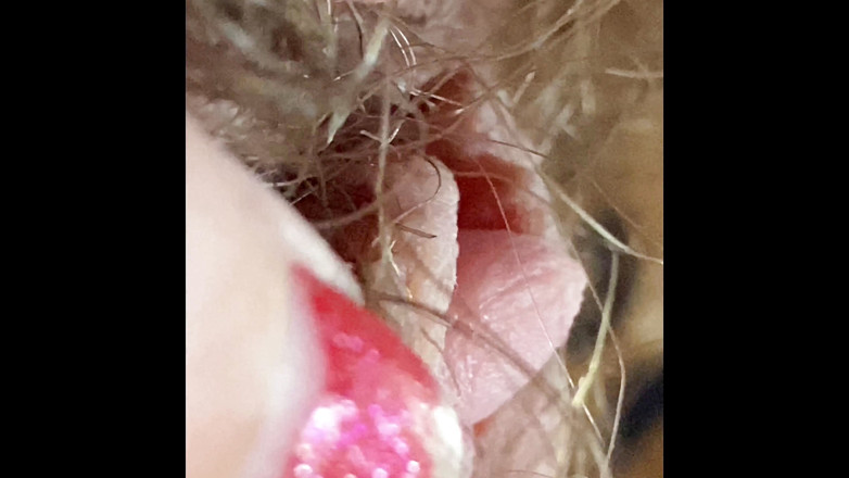 Cuteblonde666: 익스트림 클로즈업- 털이 무성한 보지와 거대한 클리토리스
