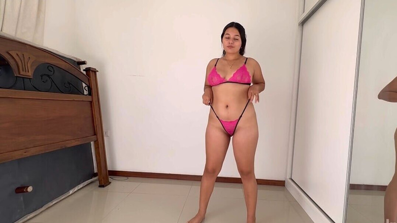 Sashasweet: Influencer sexy surprinsă pe camera web