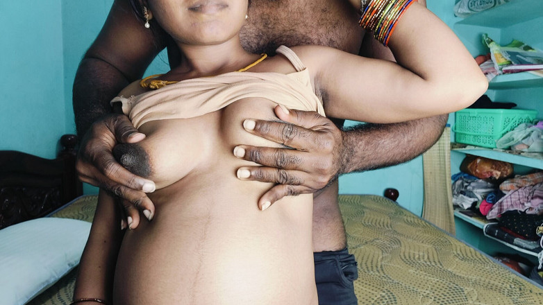 Vijay002: Une fille tamoule se fait prendre en levrette.