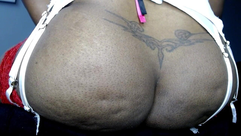 Maeling: Bimbo buurvrouw dij stikken en kont stompen
