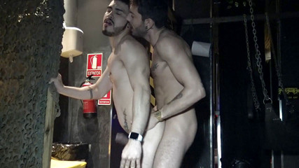 Gaybareback: Vacker twink knullad barbacka av Alexis Clark