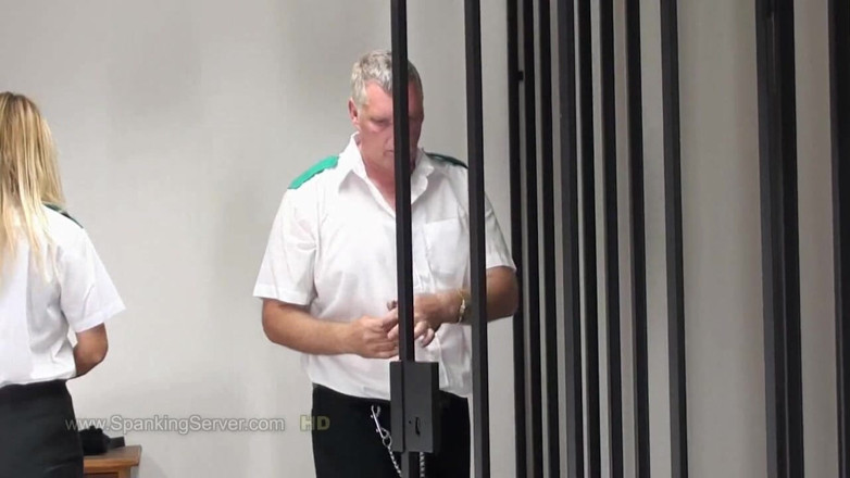 Spanking Server: Батіг грудей Вікторії у в'язниці