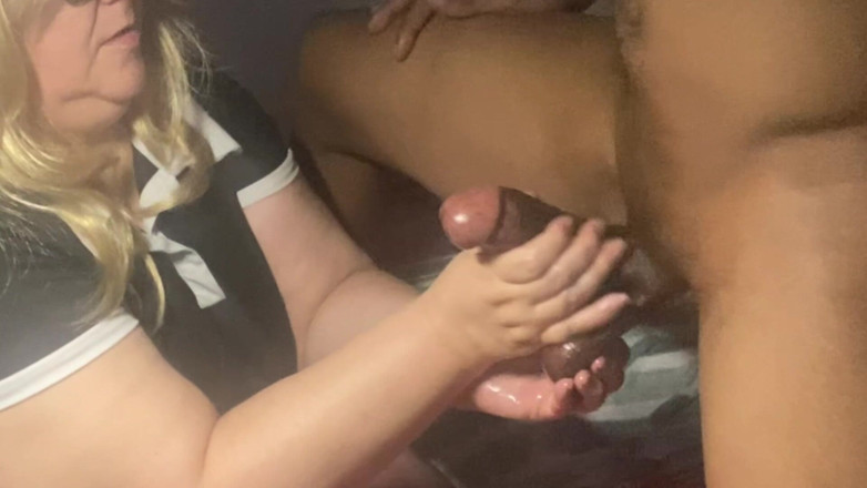 Daddykane: 흑인 자지 오일 마사지를 해주는 GILF.