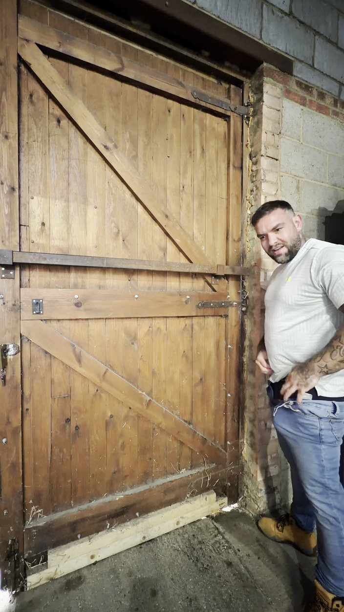 Andyleexxx: Zakar Filthy Irish besar-besaran kencing di seluruh