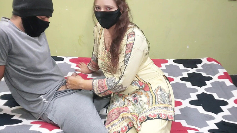 Pakistani CoupleX: La moglie di un amico mi ha chiamato a casa...