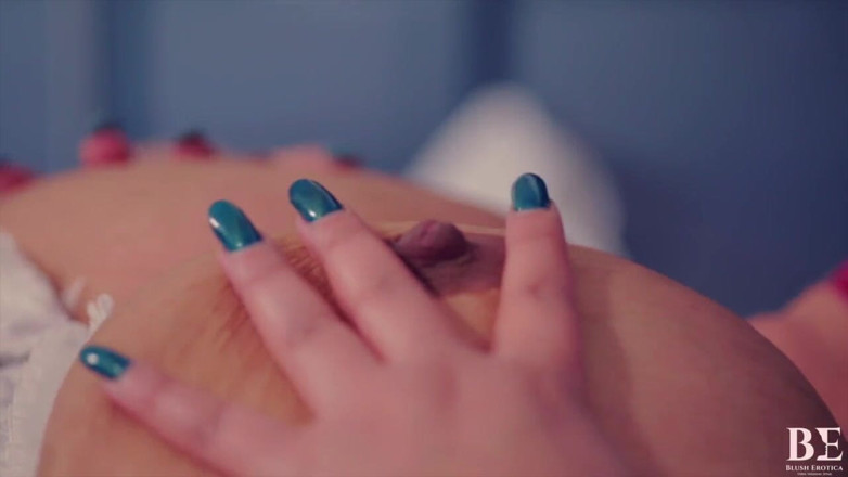 Blush erotica: Ela tem um gosto tão bom, Mischievous Kitty e Miss...