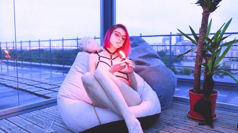 Yukki Amey: Yukki Amey merokok