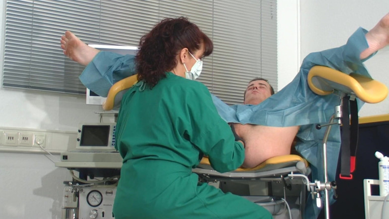 Rubber & Clinic Studio - 1ATOYS: Kinky anaal onderzoek met ultrageluid