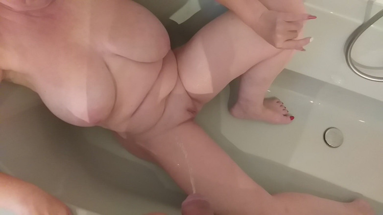 PureVicky66: Babcia w wannie