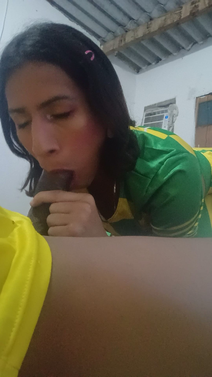 Femboy from Colombia: Gadis Trans Ini Kembali Untuk Memberikan Segala-galanya