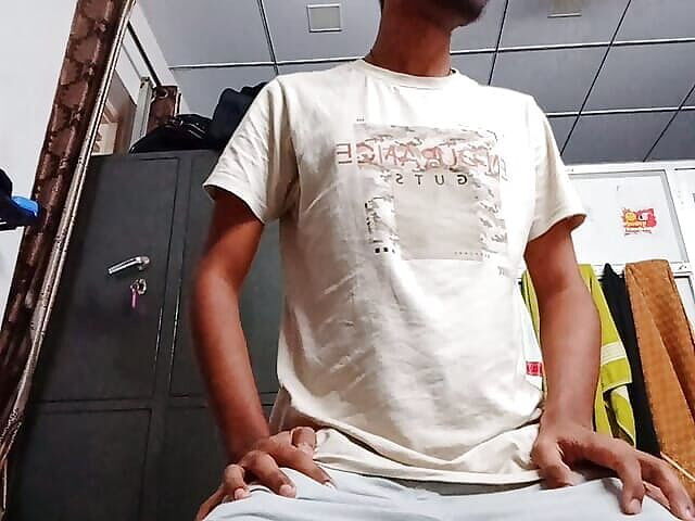 sexy_series: Pria ini suka banget mainin kontol sambil bugil