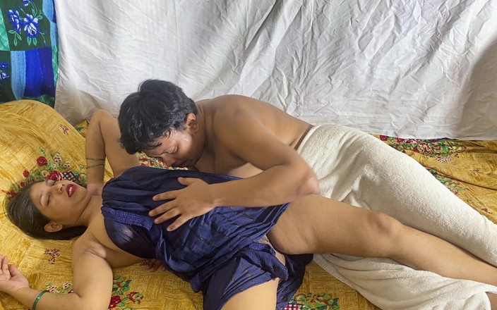 Desi Indian Wife: Prsatá indická milfka si užívá tvrdý sex, když dostává mrdku...