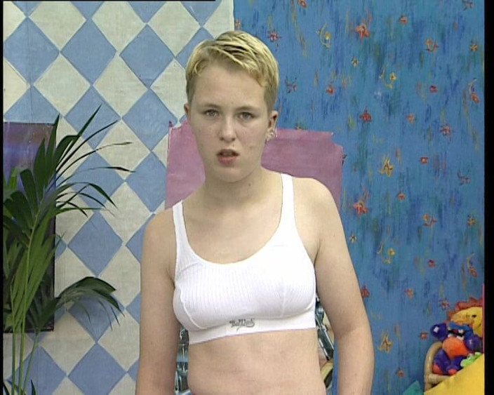 YOUR FIRST PORN: Erstes casting von schuechterne tina softclip primeiro casting de Shy...