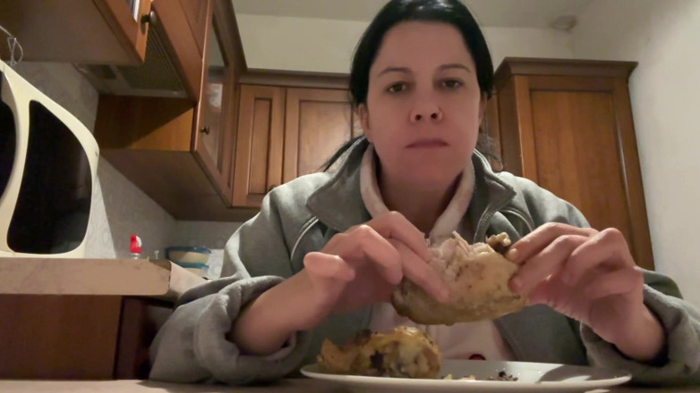 Bergami Melissa: Putos veganos - comen un pollo