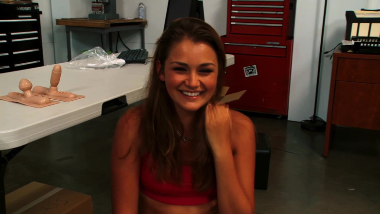 FapFlare: Allie Haze es follada después de montar el sybian y...