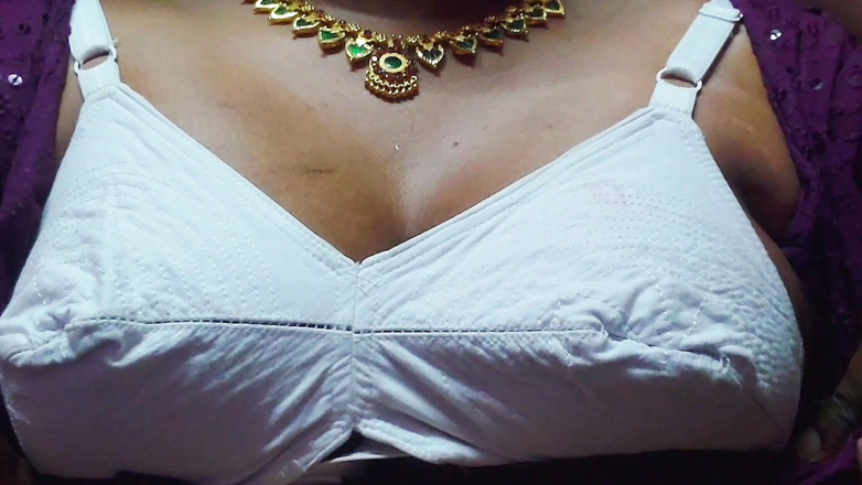 Desi Mohini: Chico tiene sexo con la amiga de su hermanastra